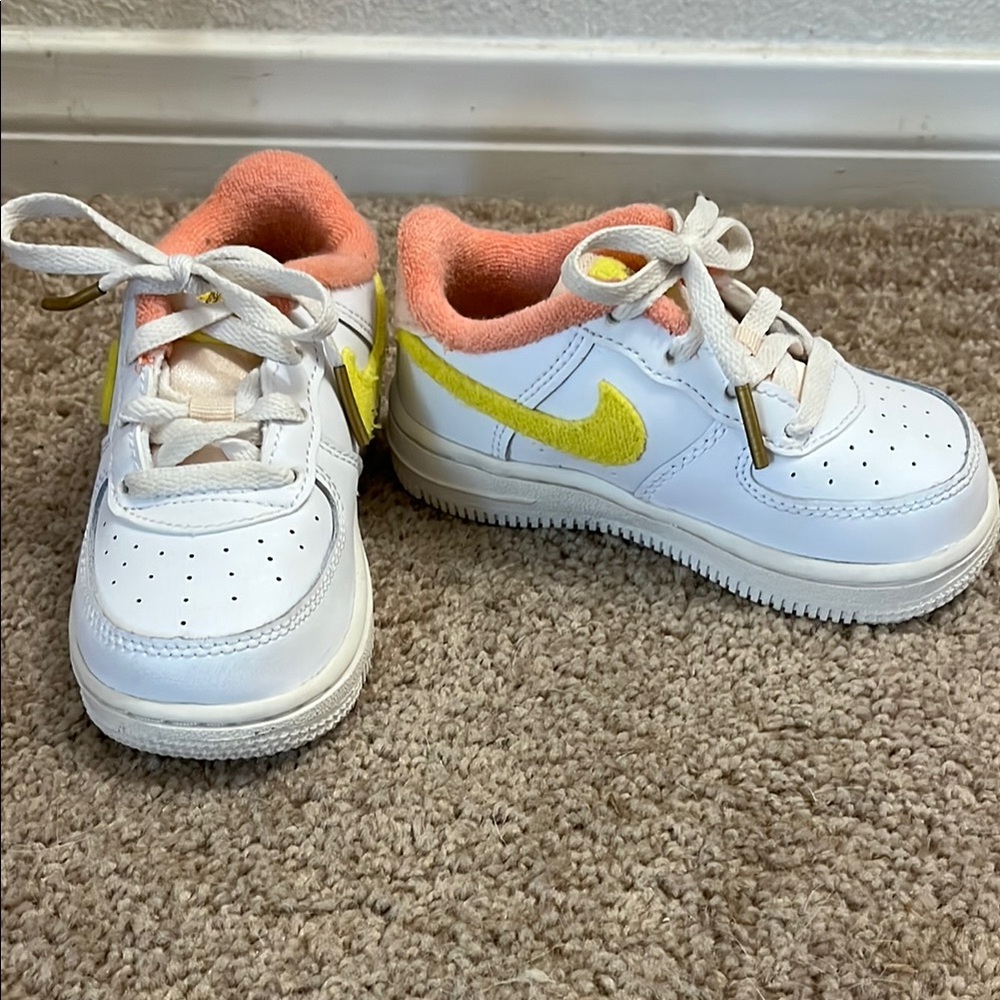 Nike Kids White and Yellow Sneakers size 7